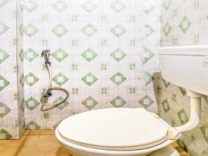 Kamer, 1 twee- of 2 eenpersoonsbedden | Badkamer | Gratis toiletartikelen, handdoeken