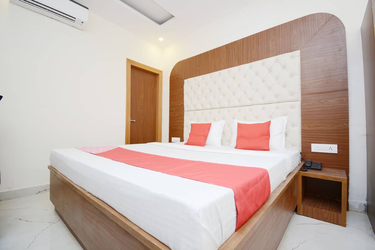 Double or Twin Room | Desk, free WiFi