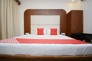 Double or Twin Room | Desk, free WiFi