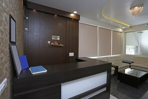 Reception - OYO 37709 Castel View-boutique Hotel (Agra)