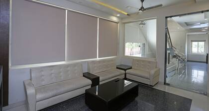 OYO 37709 Castel View-boutique Hotel