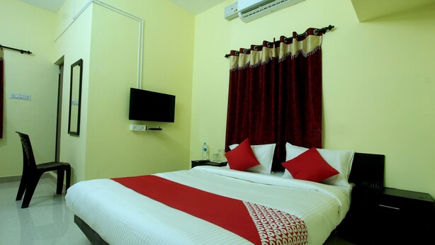 Double or Twin Room | Desk, WiFi (free) - OYO 24329 A&b Grand (Coimbatore)