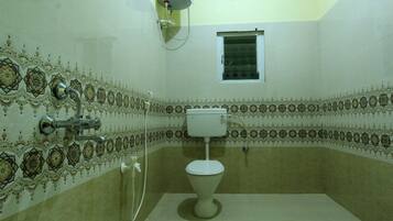 Double or Twin Room | Bathroom | Free toiletries, towels