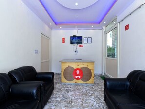 Reception - OYO 13501 Him Homestay (Manali)