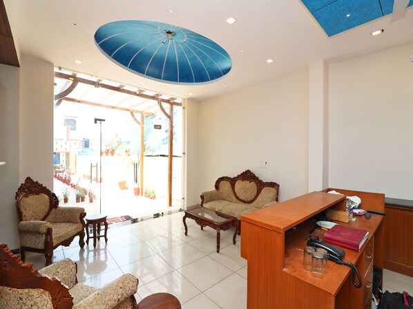 Lobby - OYO 13928 Saksham Hotel (Dehradun)