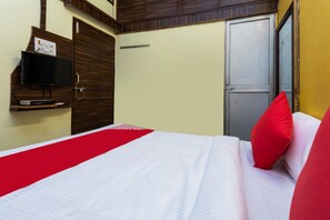 Double or Twin Room | Desk, free WiFi