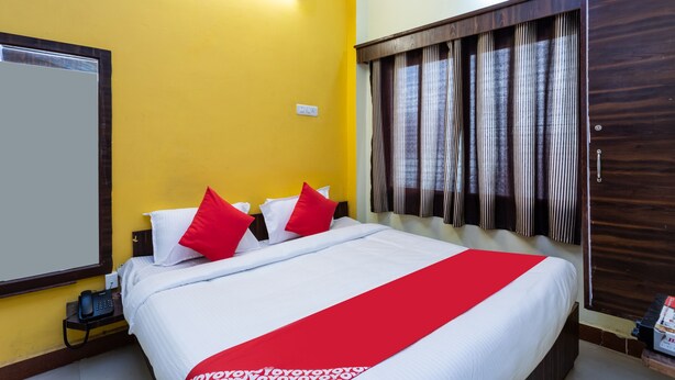 Desk, WiFi (free) - OYO 30722 Shree Rudrika Guest House (Ujjain)