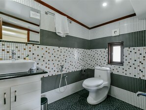 Double or Twin Room | Bathroom