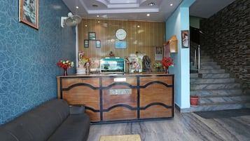 Quầy tiếp tân