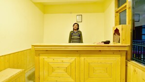 Reception - OYO 22329 Himalayan Adventure Cottage (Manali)