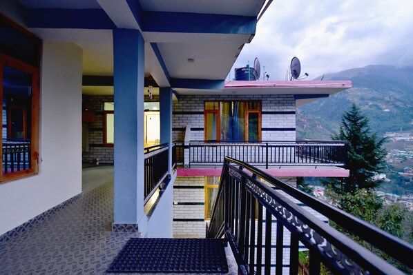 Double or Twin Room | Balcony - OYO 22329 Himalayan Adventure Cottage (Manali)