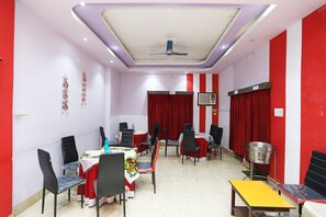 Restaurant - OYO 26443 Panasia Hotel (Barasat)