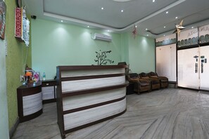 Reception - OYO 26443 Panasia Hotel (Barasat)