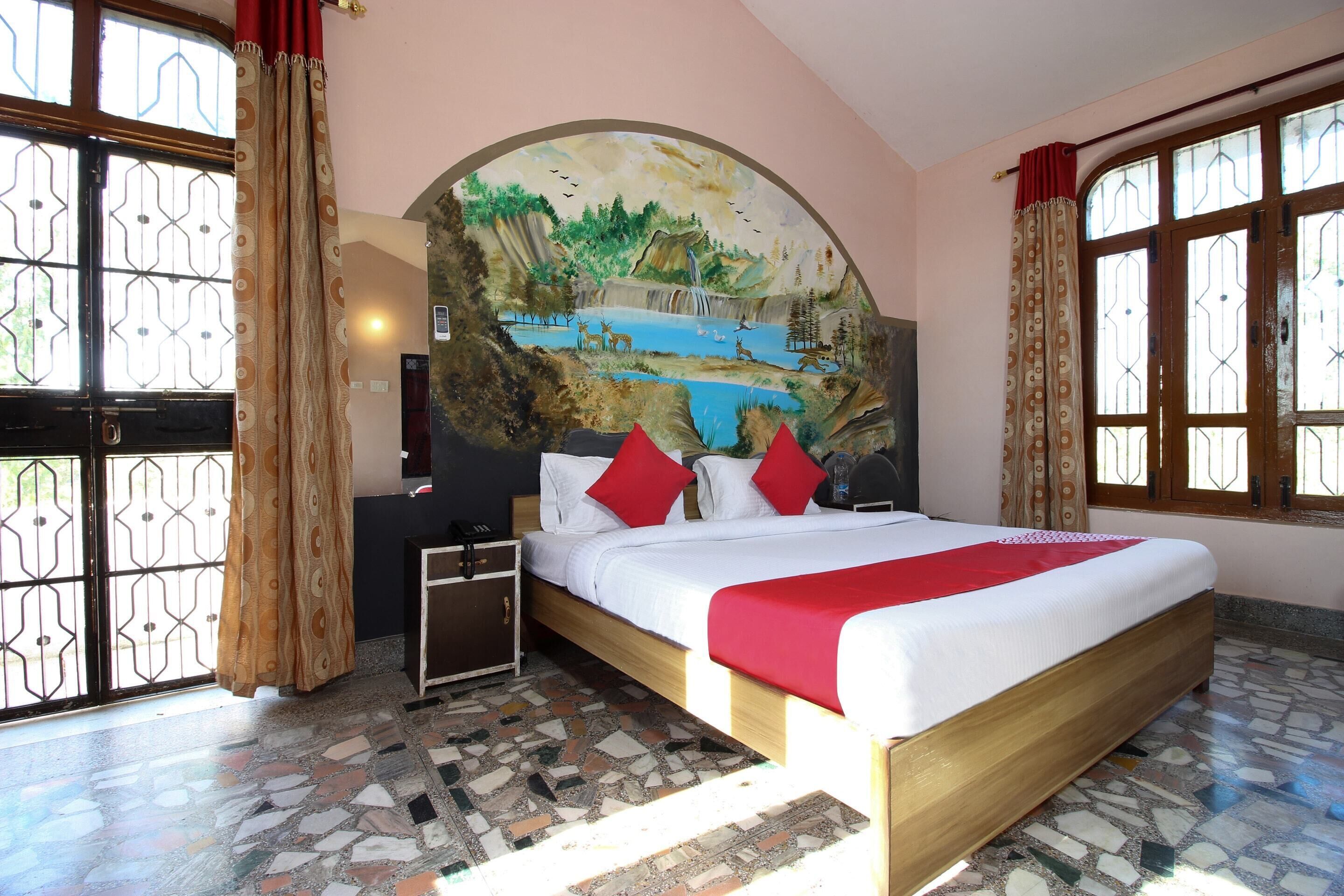 Double or Twin Room | Desk, bed sheets