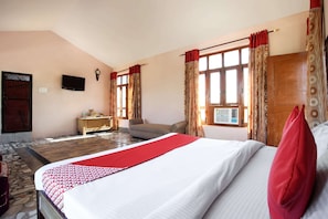 Doppel- oder Zweibettzimmer | Schreibtisch, Bettwäsche