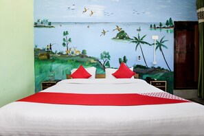 Kamar Double atau Twin | Meja kerja dan seprai linen