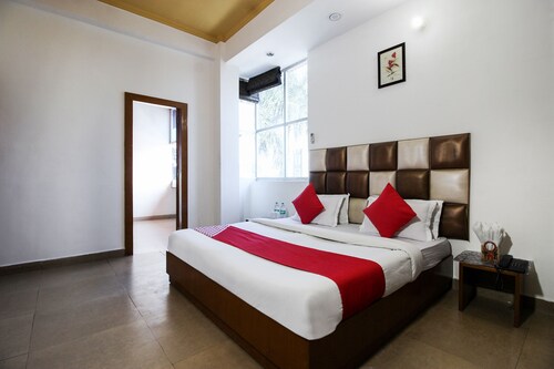 OYO 23515 Shagun Hotel