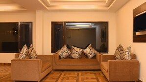 Lobby - OYO 23619 The Hadimba Retreat (Manali)