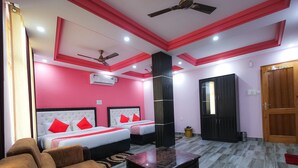 Double or Twin Room - OYO 24426 Hotel Sky Blue (Nagrota Bagwan)