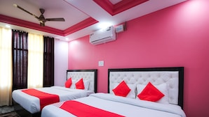 Double or Twin Room - OYO 24426 Hotel Sky Blue (Nagrota Bagwan)