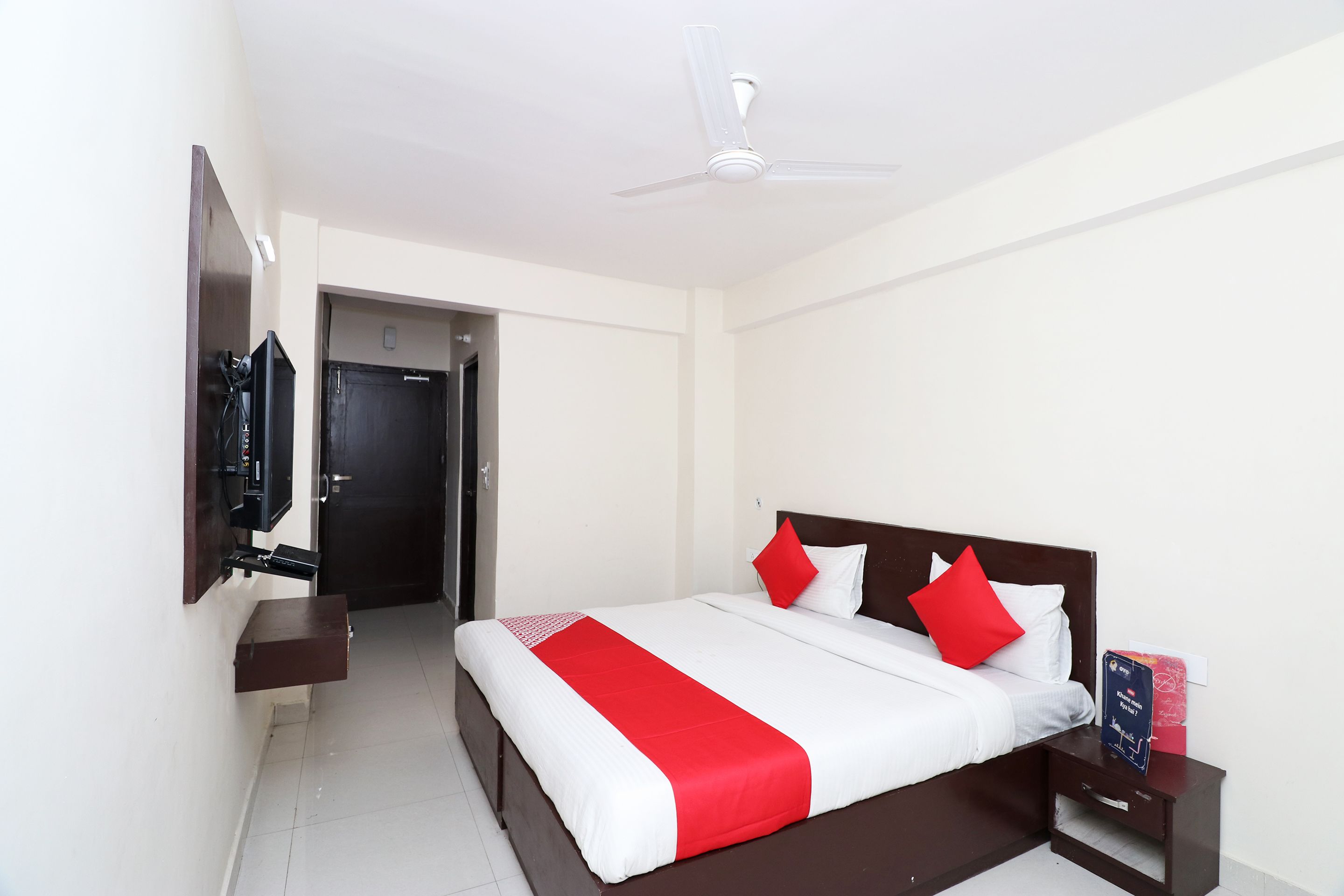 Double or Twin Room | Desk