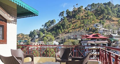 OYO 24634 Kasauli Pinegrooves Inn