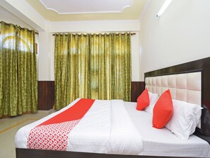Premium bedding - OYO 24634 Kasauli Pinegrooves Inn (Kasauli)