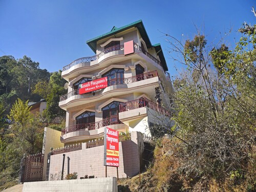 OYO 24634 Kasauli Pinegrooves Inn