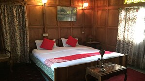 Double or Twin Room | Premium bedding, free WiFi - OYO 24812 Kashmir Houseboats By Ats-rooms (Srinagar)