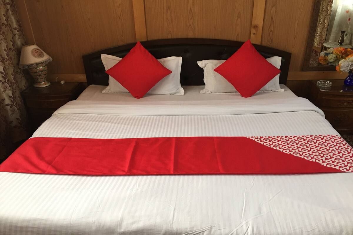 Premium bedding, free WiFi