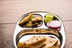 Dining - OYO 24927 Himgiri Resort (Balh)