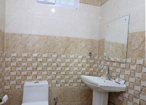 Bathroom - OYO 4610 Hotel Lake Resort (Dehradun)