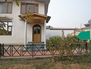 Exterior - OYO 4610 Hotel Lake Resort (Dehradun)