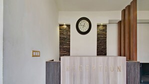 Reception - OYO 4610 Hotel Lake Resort (Dehradun)