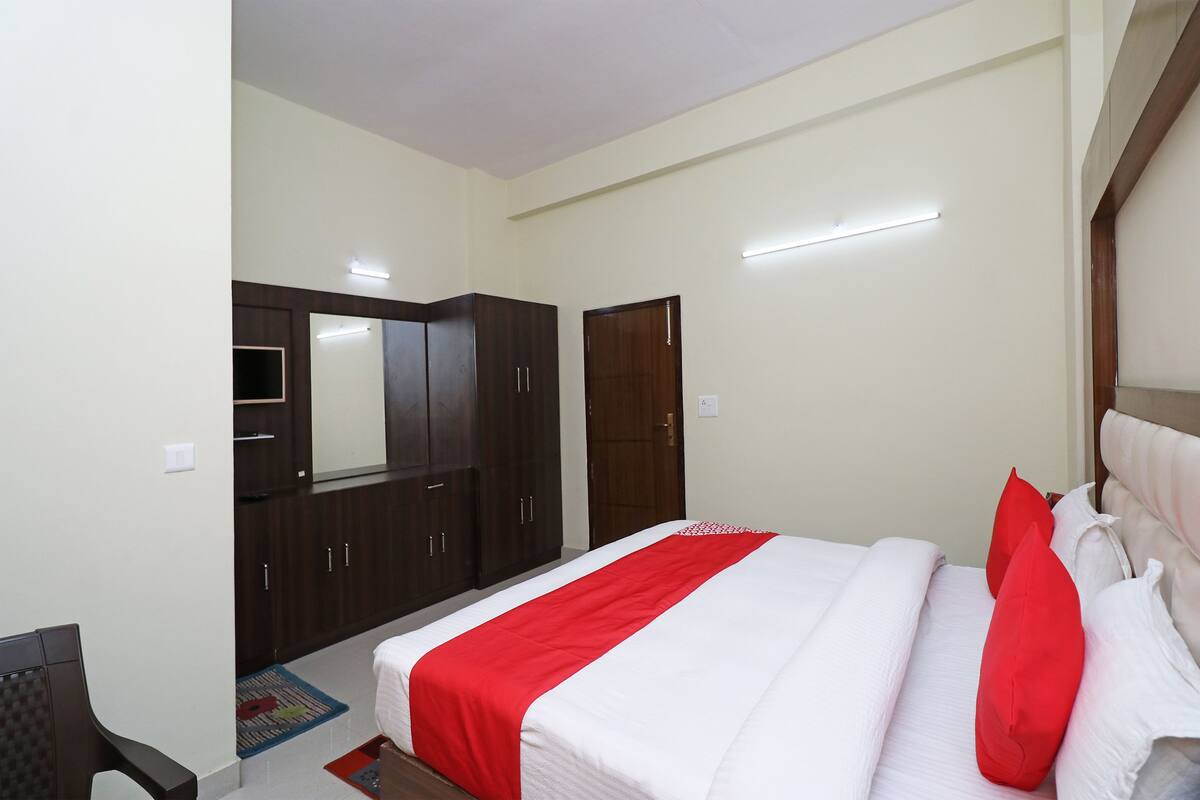 Premium bedding, free WiFi