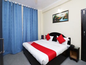 ห้องพัก | โต๊ะทำงาน