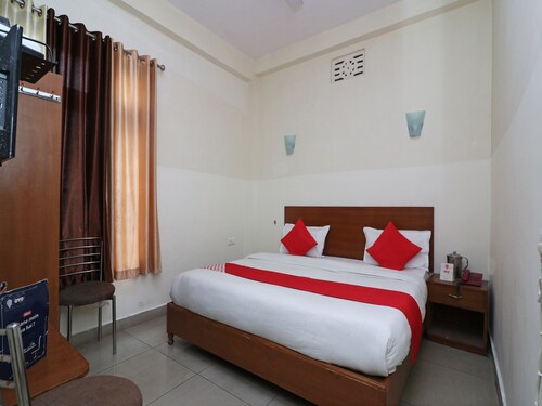 OYO 28196 Hotel Corbett Radiance