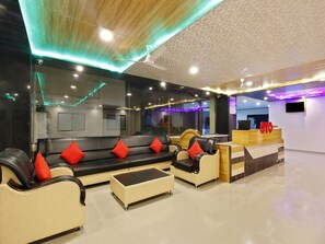 Lobby sitting area - Capital O 23543 Hotel Vaishnavi (Hyderabad)