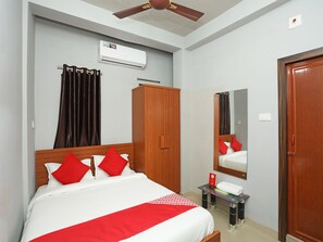 Double or Twin Room | Blackout curtains, free WiFi - OYO 35873 Durbar Guest House (Barasat)