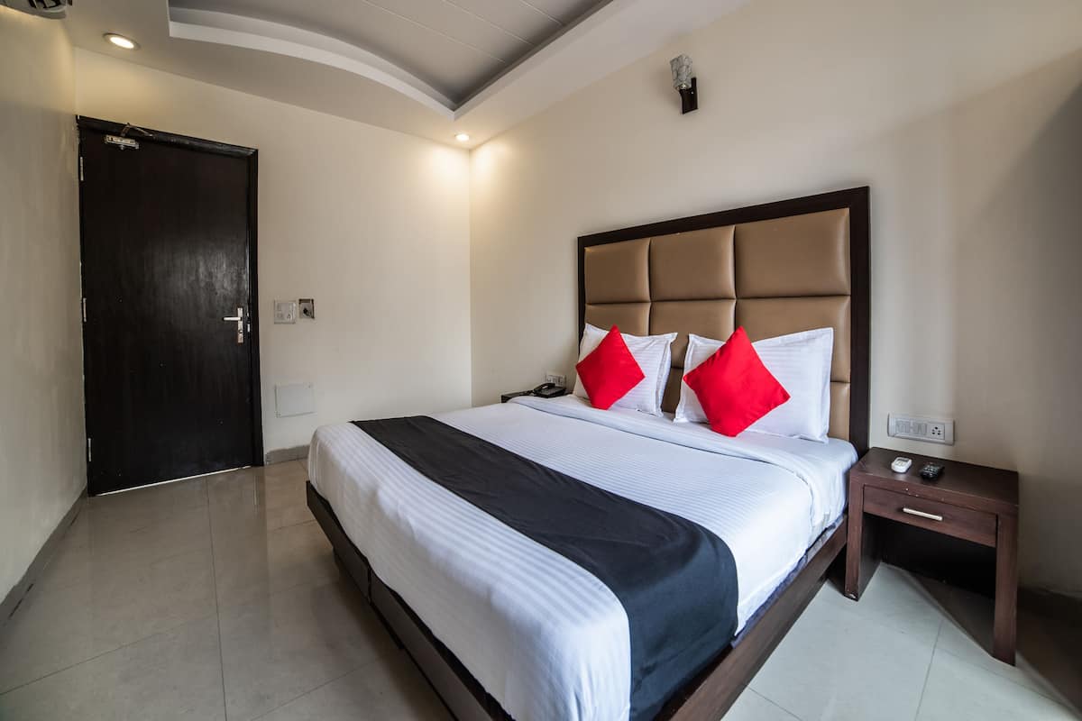 Deluxe Room | Premium bedding, bed sheets