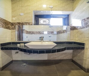 Doppel- oder Zweibettzimmer | Badezimmer