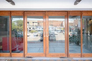 Pintu masuk hartanah