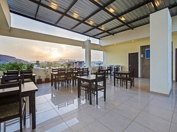 Restaurant - Capital O 35703 Hotel Sarovar Grand (Udaipur)