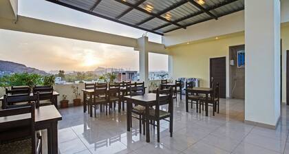 Capital O 35703 Hotel Sarovar Grand