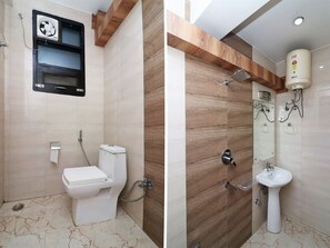 Double or Twin Room | Bathroom | Free toiletries, towels - OYO Flagship 14542 Sector 46 (Gurugram)