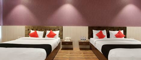 Standard Double Room | Laptop workspace