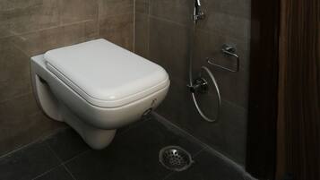 Double or Twin Room | Bathroom | Free toiletries, towels