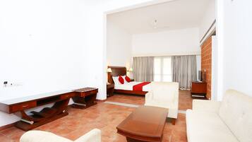 Deluxe Suite | Free WiFi, bed sheets