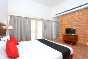 Deluxe Suite | Free WiFi, bed sheets - Capital O 29855 Island Inn (Kanayannur)