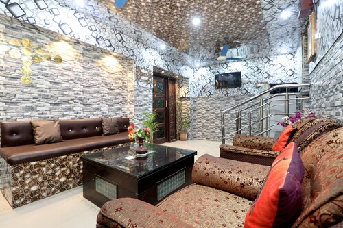 SPOT ON 29647 Hotel Heaven